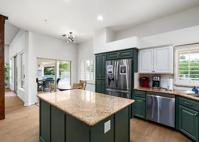 Paradise Heights Retreat • Power Vacay Holiday home *