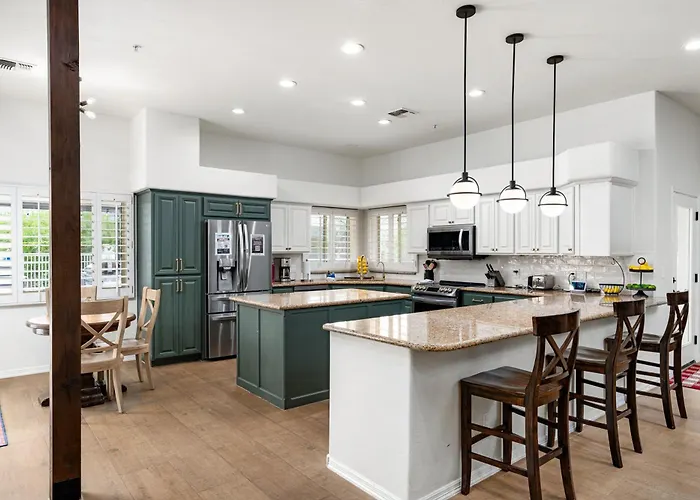 Paradise Heights Retreat • Power Vacay Holiday home *